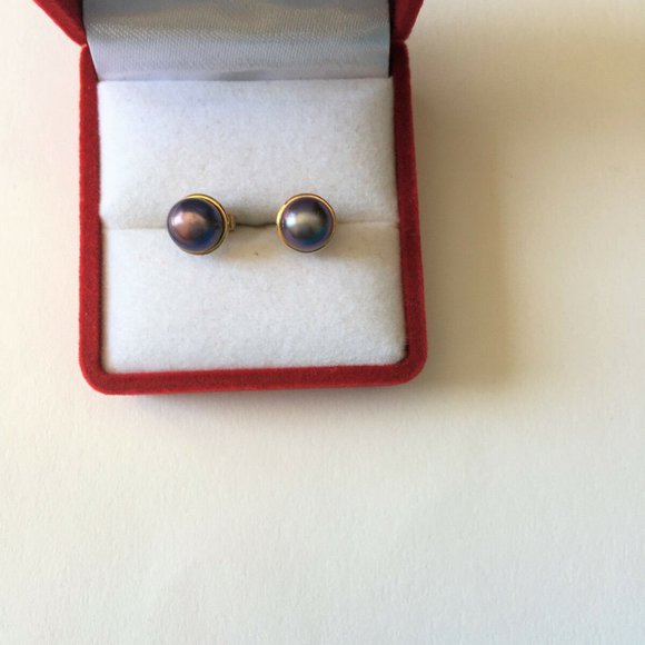 14K Solid Gold Small Black Pearl Stud Earrings